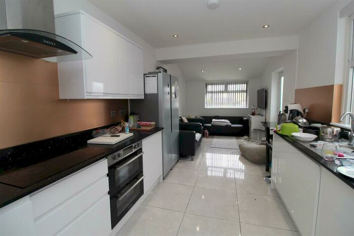 5 Bedroom House To Rent In Dogfield Street, Cathays, Cardiff, CF24