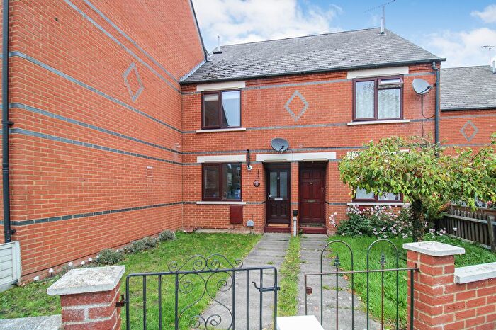 2 Bedroom Terraced House For Sale In Guildford Road West, Farnborough, GU14