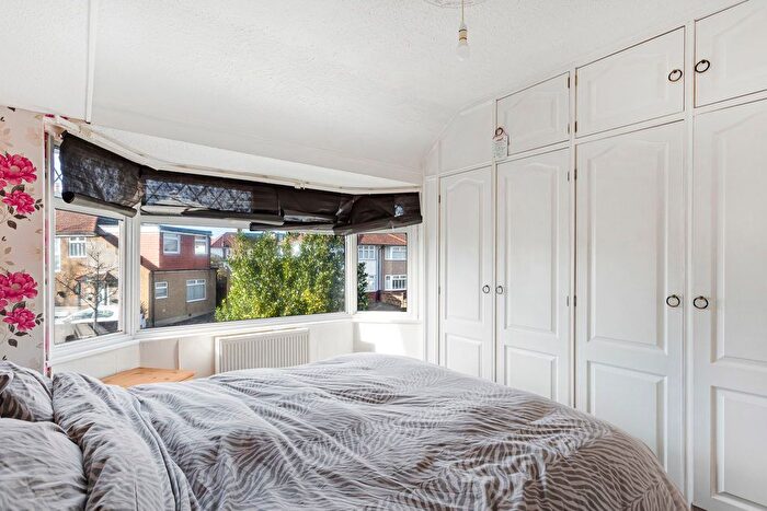 3 Bedroom Terraced House For Sale In Hall Farm Drive, Twickenham, TW2