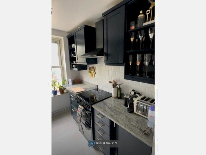3 Bedroom Flat To Rent In Felsham Road, London, SW15