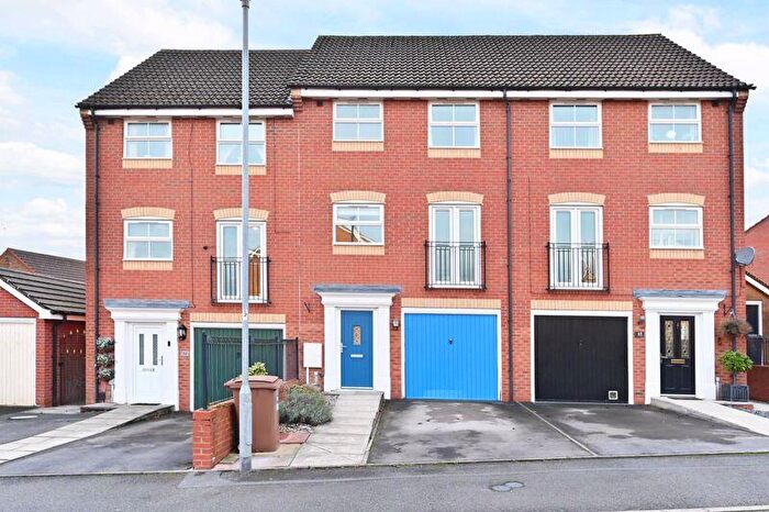 3 Bedroom Town House For Sale In Woodpecker Drive, Packmoor, Stoke-On-Trent, ST7