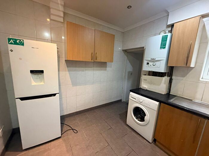3 Bedroom Terraced House To Rent In Lindsey Road, Dagenham, RM8