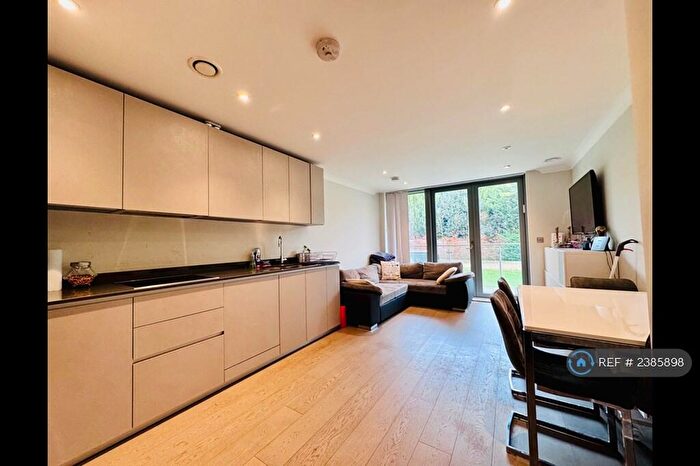 2 Bedroom Flat To Rent In Epsom Court, London, NW4