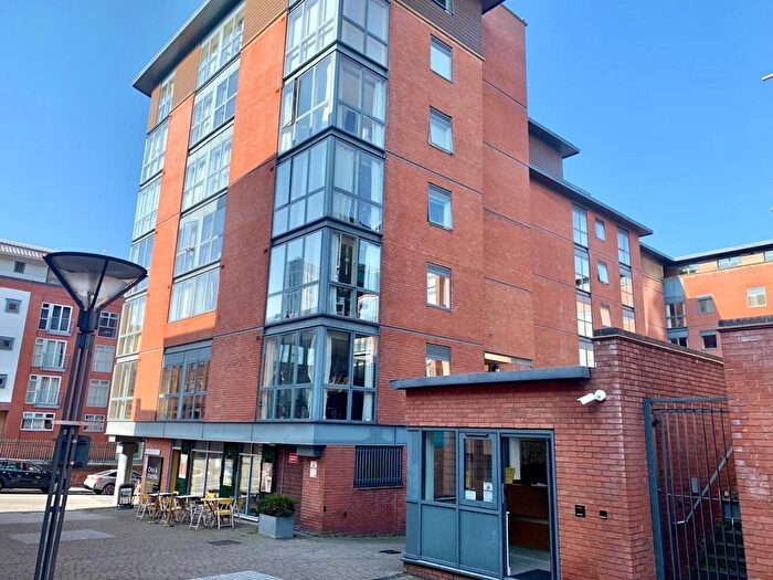 1 Bedroom Flat For Sale In Canal Wharf, Waterfront Walk, Birmingham, West Midlands, B1