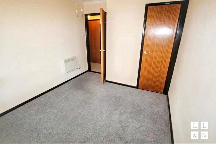 1 Bedroom Flat To Rent In Lower Bore Street, Richards Court, PL31