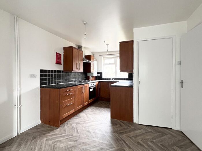 3 Bedroom Maisonette To Rent In Haldane Close, Muswell Hill, N10