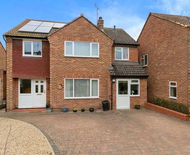 6 Bedroom Property To Rent In Saxon Way, Saffron Walden, CB11