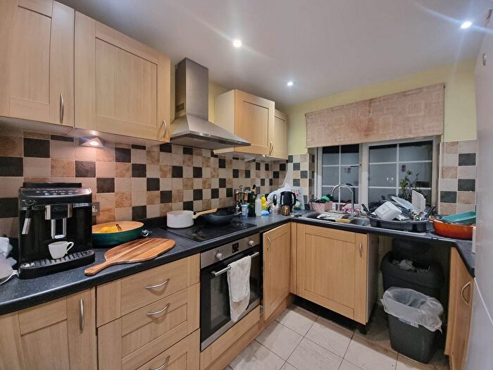 2 Bedroom Maisonette To Rent In Faringford Close, Potters Bar, EN6