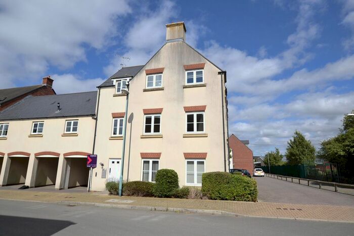 2 Bedroom Flat To Rent In Cannon Corner, Brockworth, Gloucester, GL3