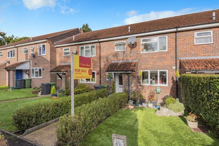 3 Bedroom Terraced House For Sale In Copnor Close, Newbury, RG20