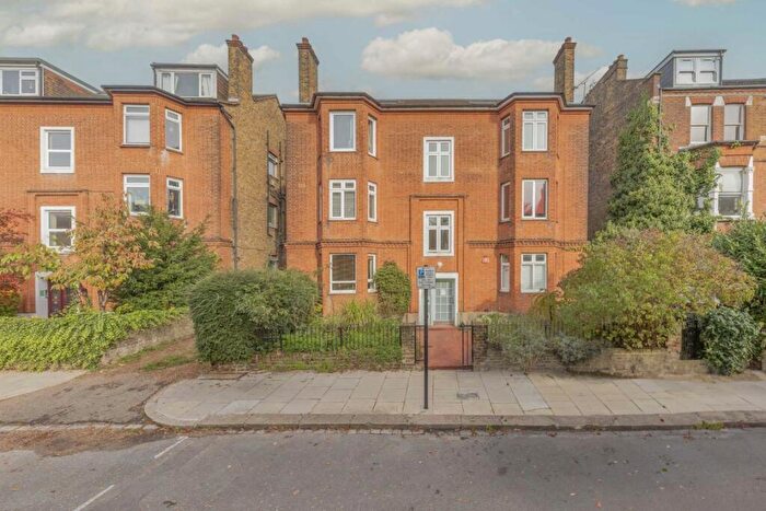 3 Bedroom Flat To Rent In Savernake Road, London, NW3