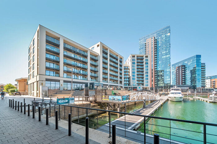3 Bedroom Apartment For Sale In Maritime Walk, Ocean Village, Southampton, SO14