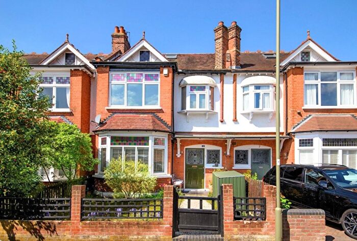 4 Bedroom Terraced House For Sale In Chislehurst Avenue, London, N12
