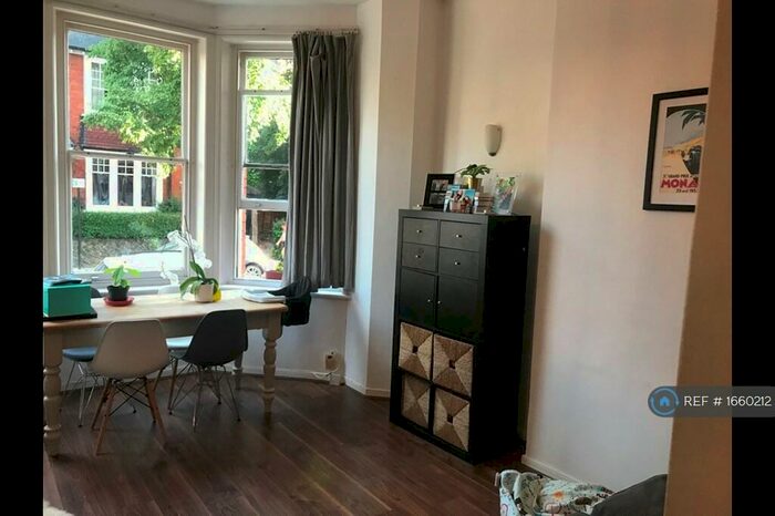 2 Bedroom Flat To Rent In Highgate, London, N6