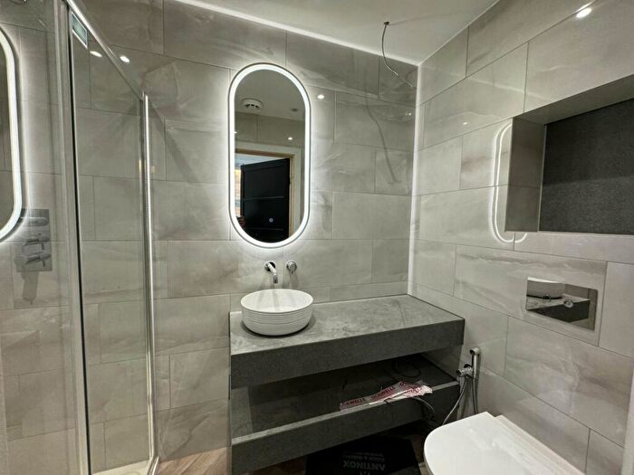 1 Bedroom Flat To Rent In Carverhill Road, High Wycombe, HP11