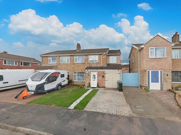 4 Bedroom Semi-Detached House To Rent In Kinross Crescent, Loughborough, Leicestershire, LE11
