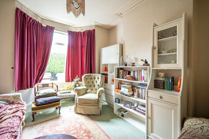 1 Bedroom Flat For Sale In Westerham Road, Walthamstow, Leyton, E10