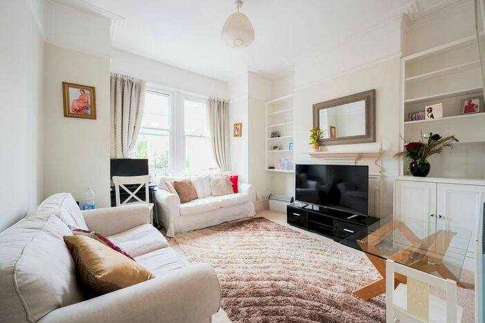 2 Bedroom Flat To Rent In Liberty Street, Oval, London, SW9