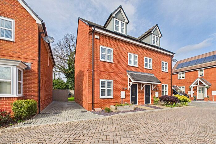 3 Bedroom Semi Detached House For Sale In Dragonfly Chase, Sandhurst, Berkshire, GU47