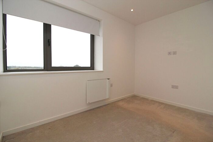 1 Bedroom Flat To Rent In Hubert Road, CM14