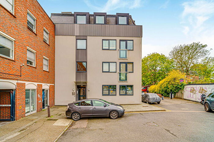 1 Bedroom Flat For Sale In Park Terrace, Worcester Park, KT4