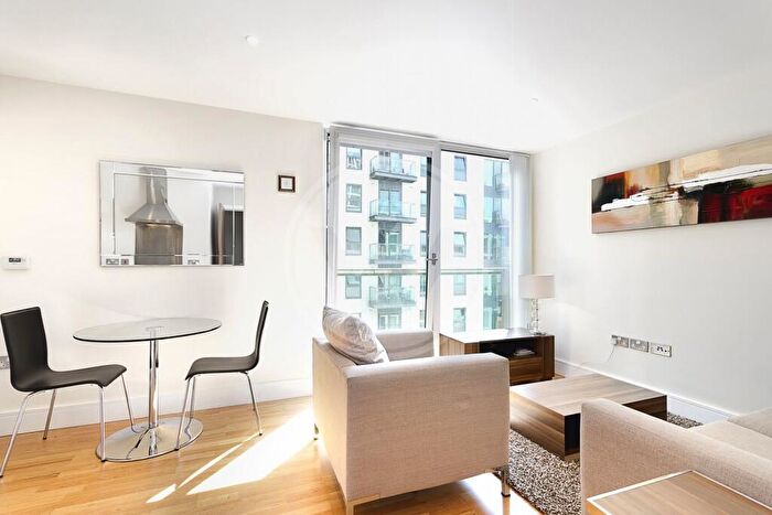 1 Bedroom Flat For Sale In Lanterns Way, London, E14