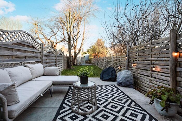 2 Bedroom Flat To Rent In Friern Road London, SE22