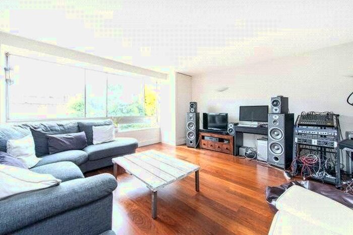 2 Bedroom Flat To Rent In Porchester Terrace, Bayswater, W2