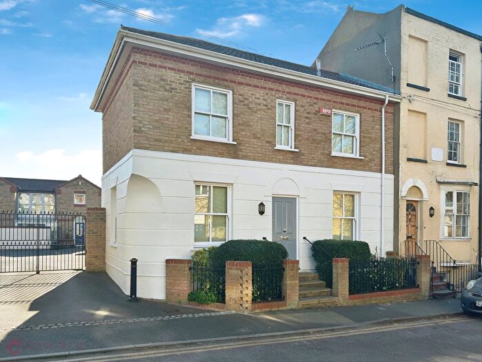 3 Bedroom End Of Terrace House For Sale In Hibernia Street, Ramsgate, Kent, CT11