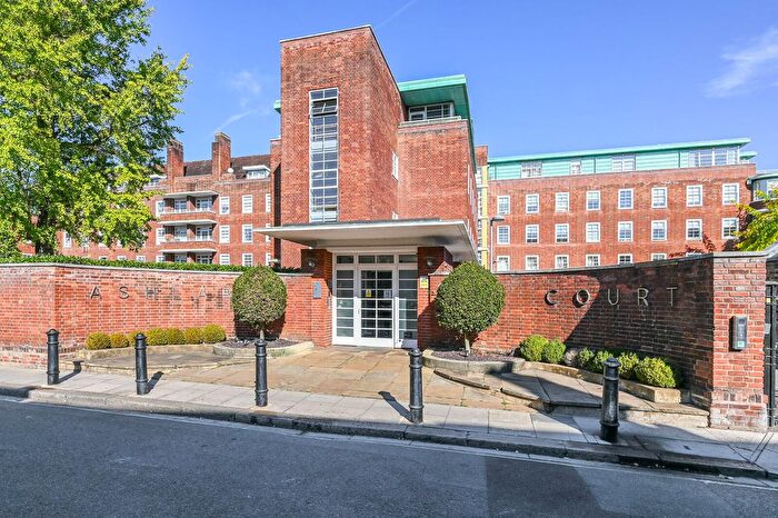 2 Bedroom Flat For Sale In Ravenscourt Gardens, Ravenscourt Park, London, W6