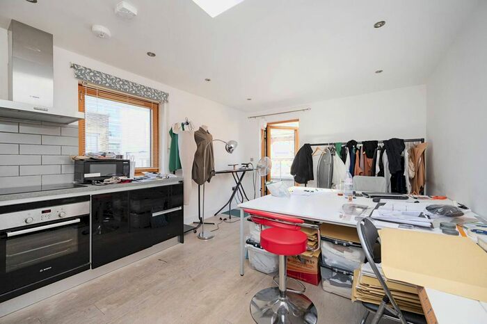 1 Bedroom Flat To Rent In Paragon Road, Hackney, London, E9