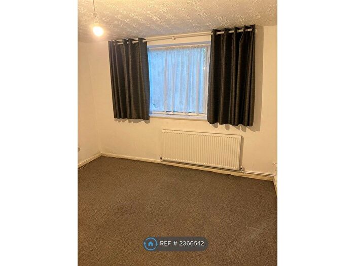 2 Bedroom Flat To Rent In Brendon Avenue, Luton, LU2