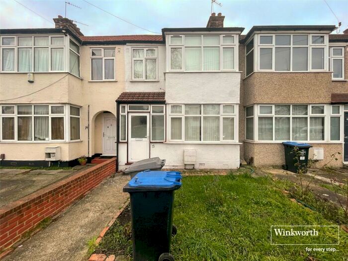 3 Bedroom House To Rent In Honeypot Lane, Kingsbury, London, NW9