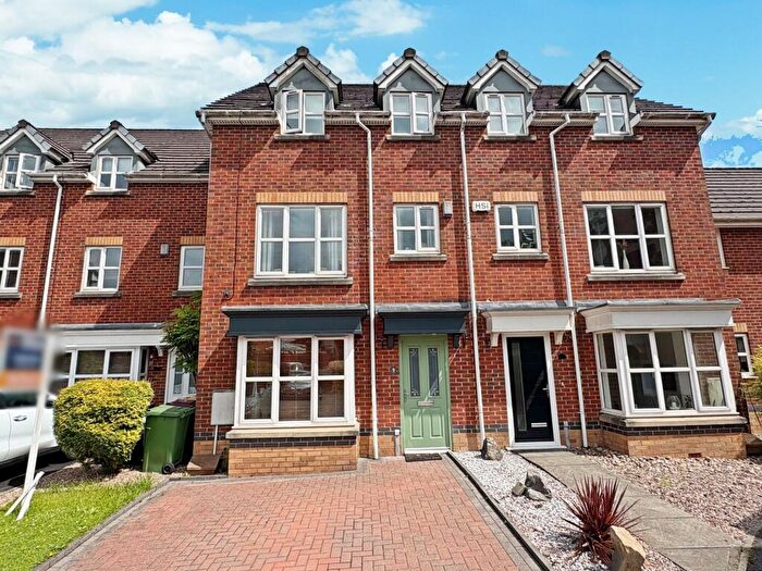 3 Bedroom Town House For Sale In Hadleigh Green, Lostock, BL6