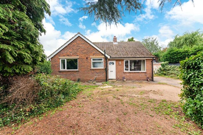 2 Bedroom Detached Bungalow For Sale In Darton Road, Cawthorne, S75