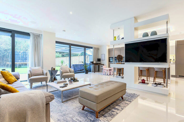 6 Bedroom Detached House To Rent In The Park, Hampstead Borders, NW11