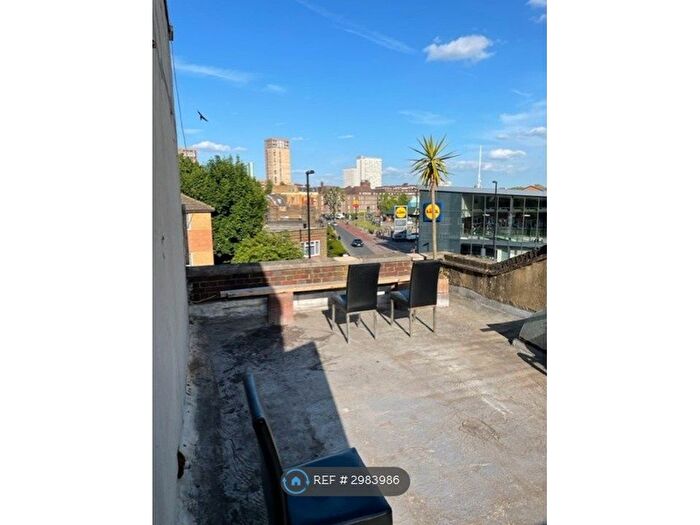 4 Bedroom Flat To Rent In Bush Road, London, SE8