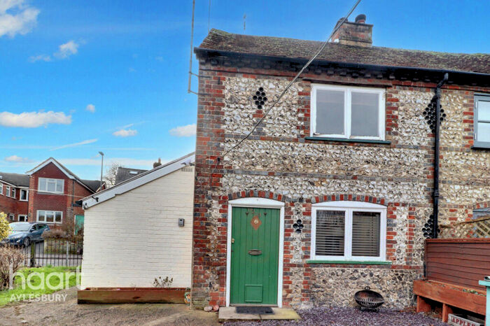 2 Bedroom End Of Terrace House For Sale In Bois Moor Road, Chesham, HP5
