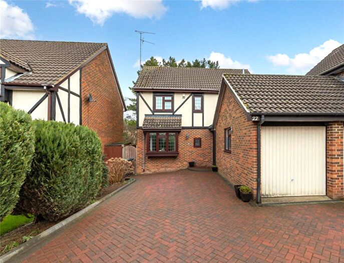 3 Bedroom Detached House For Sale In Ennismore Green, Luton, Bedfordshire, LU2