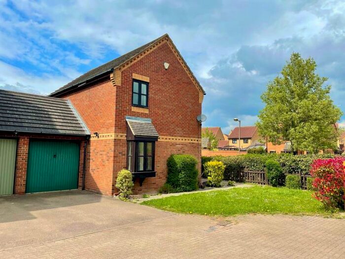 3 Bedroom Detached House To Rent In Monkston, Milton Keynes, MK10