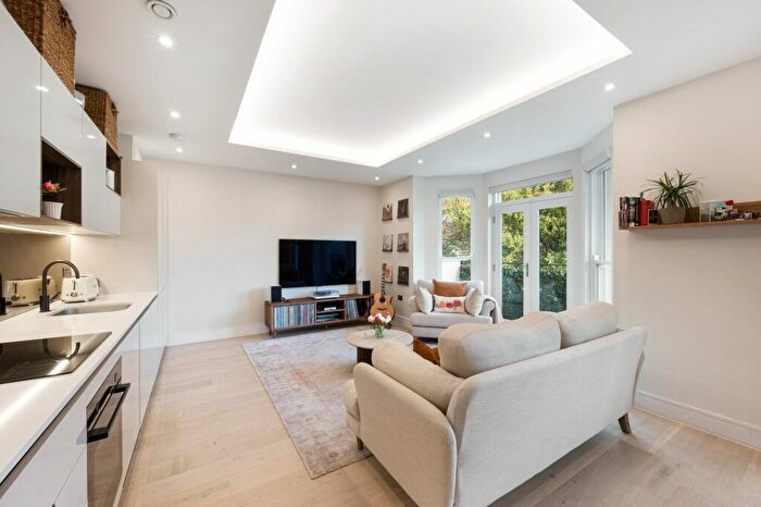 1 Bedroom Flat For Sale In Oak Hill Road, Surbiton, KT6