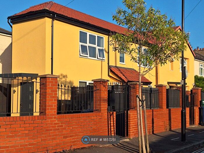 2 Bedroom Flat To Rent In Ash Grove, London, W5