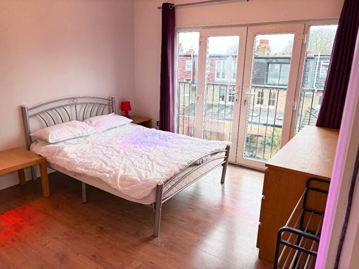 5 Bedroom Semi Detached House To Rent In Very Near Northfields Tube Station Area, Ealing Northfields, W5