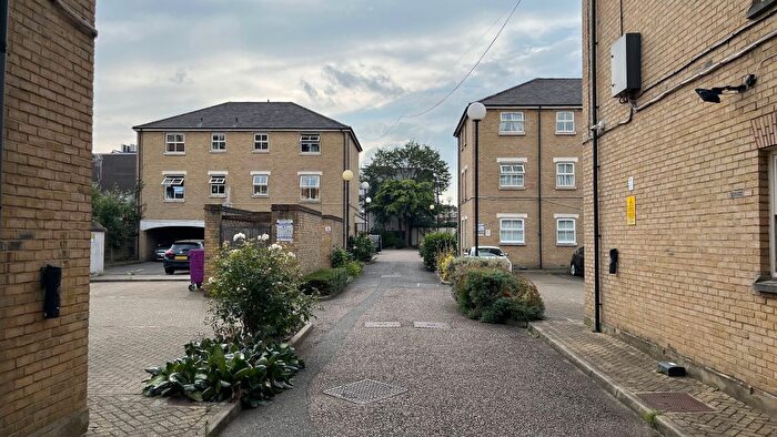 1 Bedroom Flat To Rent In Cleveland Grove, London, E1