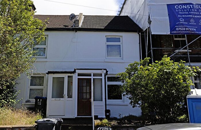 2 Bedroom End Of Terrace House For Sale In Chelsham Road, South Croydon, CR2