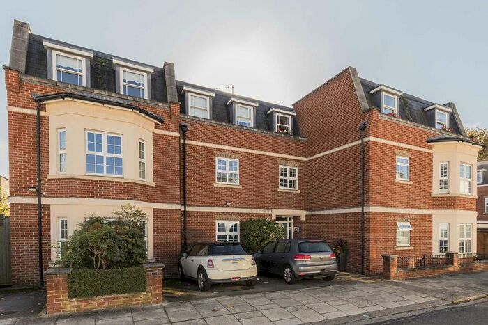 2 Bedroom Flat To Rent In Graham Road, London, W4