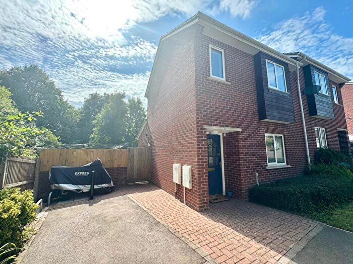 3 Bedroom Semi-Detached House For Sale In Trumpet Lane, Bristol, BS5