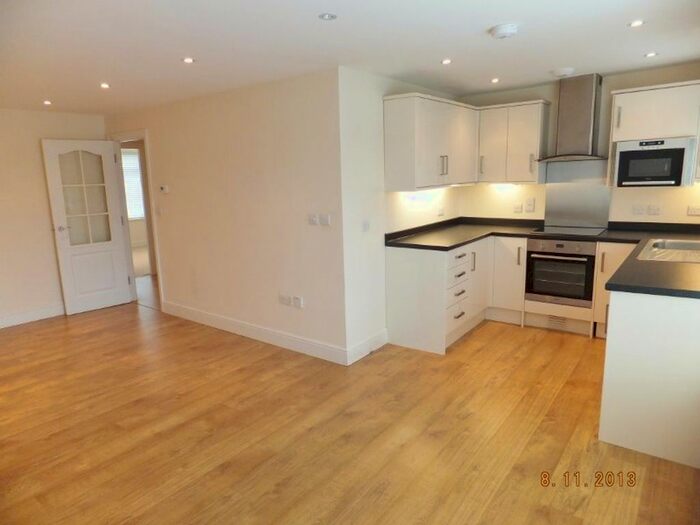 2 Bedroom Flat To Rent In London Road, Riverhead, Sevenoaks, TN13