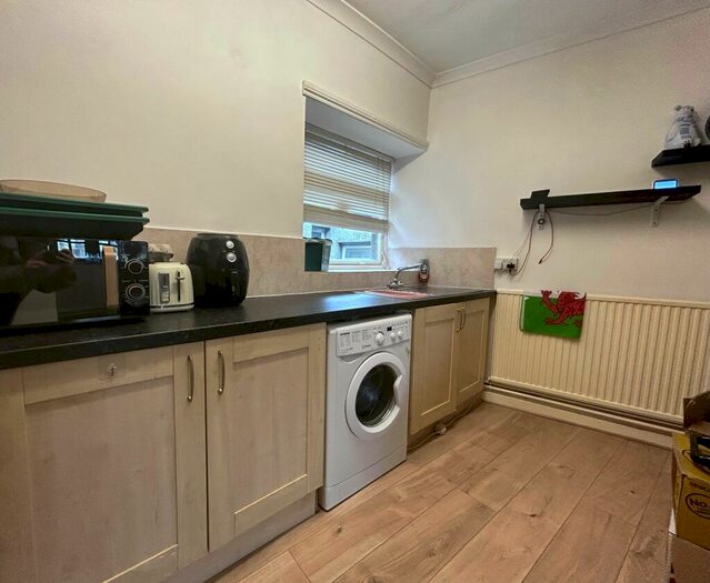 1 Bedroom Flat To Rent In Tylacelyn Road, Tonypandy, CF40