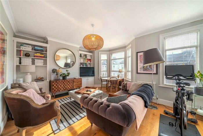 2 Bedroom Apartment To Rent In Ivydale Road, Nunhead, London, SE15